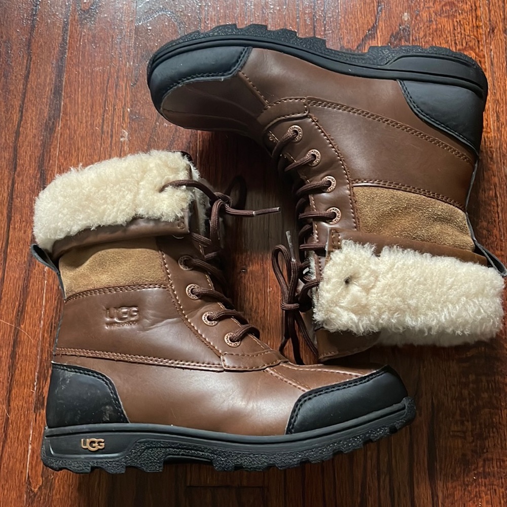 Ugg Kids Butte Boot size 2